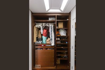 Apartamento à venda com 422m², 4 quartos e 4 vagas Apartamento à venda com 422m², 4 quartos e 4 vagasCloset da Suíte 1