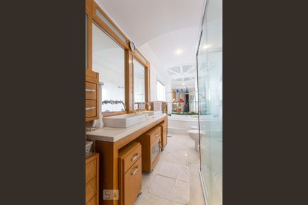 Apartamento à venda com 422m², 4 quartos e 4 vagas Apartamento à venda com 422m², 4 quartos e 4 vagasBanheiro da Suíte 3