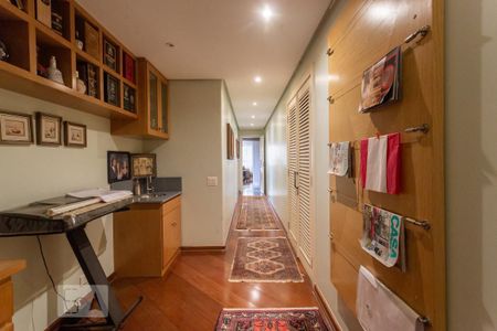 Apartamento à venda com 422m², 4 quartos e 4 vagas Apartamento à venda com 422m², 4 quartos e 4 vagasCorredor