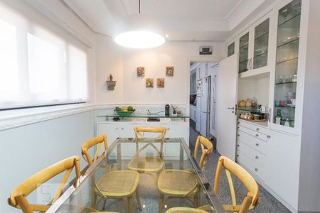 Apartamento à venda com 422m², 4 quartos e 4 vagas Apartamento à venda com 422m², 4 quartos e 4 vagasCopa