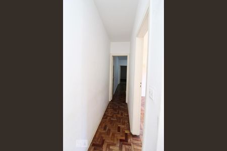 Casa à venda com 180m², 4 quartos e 2 vagasCorredor