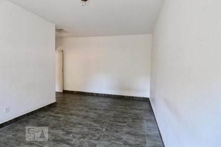 Casa à venda com 180m², 4 quartos e 2 vagasSuíte