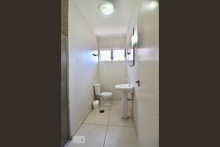 Casa à venda com 180m², 4 quartos e 2 vagasBanheiro 2