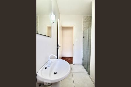 Casa à venda com 180m², 4 quartos e 2 vagasBanheiro 2