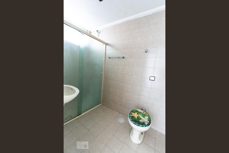 Banheiro de kitnet/studio para alugar com 1 quarto, 50m² em Pinheiros, São Paulo