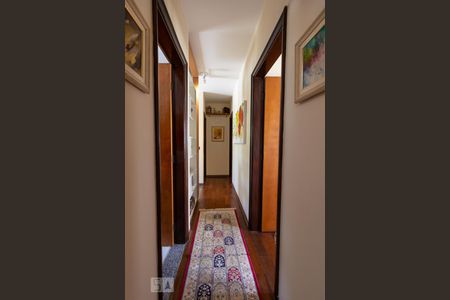 Casa à venda com 260m², 4 quartos e 3 vagas Casa à venda com 260m², 4 quartos e 3 vagasHall Quartos