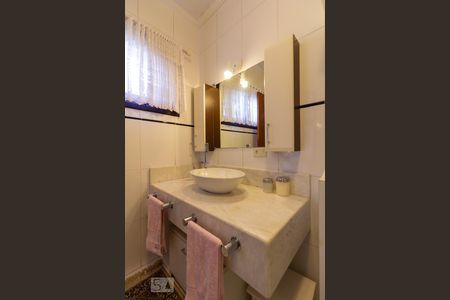 Casa à venda com 260m², 4 quartos e 3 vagas Casa à venda com 260m², 4 quartos e 3 vagasBanheiro Suíte 4