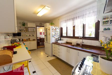 Casa à venda com 260m², 4 quartos e 3 vagas Casa à venda com 260m², 4 quartos e 3 vagasCozinha