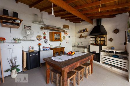 Casa à venda com 260m², 4 quartos e 3 vagas Casa à venda com 260m², 4 quartos e 3 vagasÁrea comum - Churrasqueira