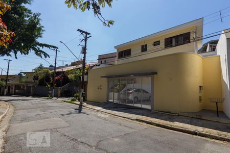 Casa à venda com 260m², 4 quartos e 3 vagas Casa à venda com 260m², 4 quartos e 3 vagasFachada