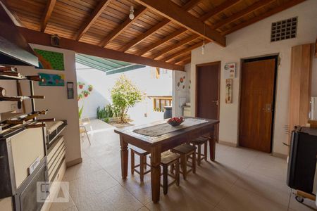 Casa à venda com 260m², 4 quartos e 3 vagas Casa à venda com 260m², 4 quartos e 3 vagasÁrea comum - Churrasqueira