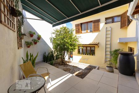 Casa à venda com 260m², 4 quartos e 3 vagas Casa à venda com 260m², 4 quartos e 3 vagasQuintal