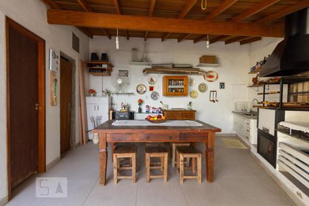 Casa à venda com 260m², 4 quartos e 3 vagas Casa à venda com 260m², 4 quartos e 3 vagasÁrea comum - Churrasqueira