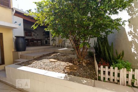 Casa à venda com 260m², 4 quartos e 3 vagas Casa à venda com 260m², 4 quartos e 3 vagasQuintal