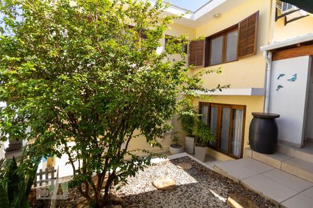 Casa à venda com 260m², 4 quartos e 3 vagas Casa à venda com 260m², 4 quartos e 3 vagasÁrea comum