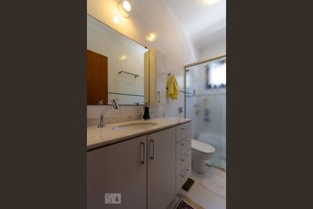 Casa à venda com 260m², 4 quartos e 3 vagas Casa à venda com 260m², 4 quartos e 3 vagasBanheiro Social