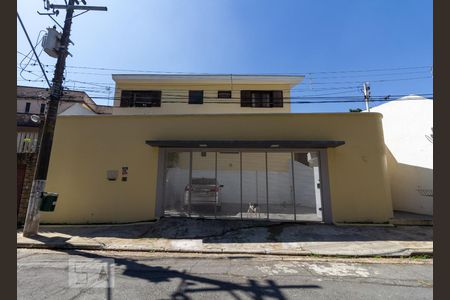 Casa à venda com 260m², 4 quartos e 3 vagas Casa à venda com 260m², 4 quartos e 3 vagasFachada