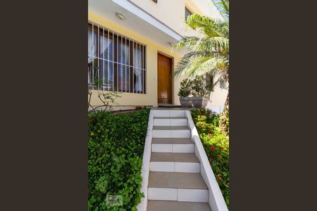 Casa à venda com 260m², 4 quartos e 3 vagas Casa à venda com 260m², 4 quartos e 3 vagasEntrada