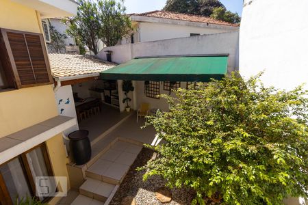 Casa à venda com 260m², 4 quartos e 3 vagas Casa à venda com 260m², 4 quartos e 3 vagasvista