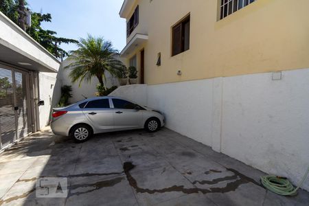 Casa à venda com 260m², 4 quartos e 3 vagas Casa à venda com 260m², 4 quartos e 3 vagasGaragem