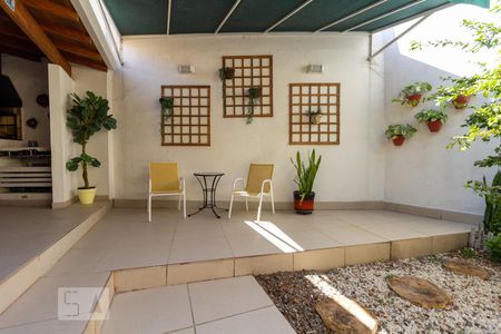 Casa à venda com 260m², 4 quartos e 3 vagas Casa à venda com 260m², 4 quartos e 3 vagasQuintal