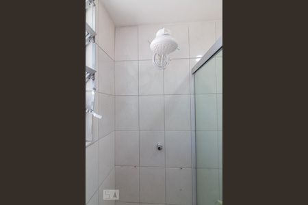 Banheiro de kitnet/studio para alugar com 1 quarto, 39m² em Grajaú, Rio de Janeiro