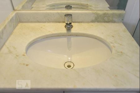 Apartamento à venda com 63m², 2 quartos e 1 vagaBanheiro da Suite - Pia