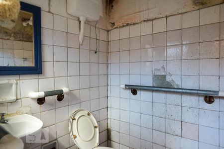 Casa à venda com 200m², 5 quartos e sem vaga Casa à venda com 200m², 5 quartos e sem vagaBanheiro 3