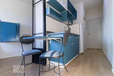 Kitnet - Mesa e cadeiras de kitnet/studio para alugar com 1 quarto, 35m² em Centro, Campinas