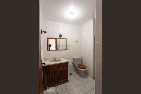 Banheiro de apartamento à venda com 2 quartos, 70m² em Cristal, Porto Alegre