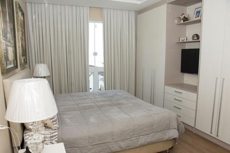 Quarto com suite de casa à venda com 4 quartos, 460m² em Jardim Guanabara, Rio de Janeiro