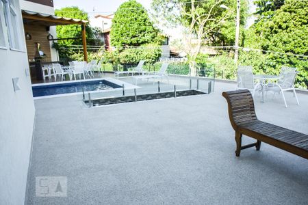 Casa à venda com 460m², 4 quartos e 3 vagasArea de espaço social da piscina