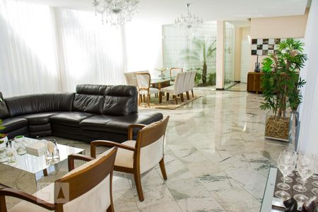 Sala de casa à venda com 4 quartos, 460m² em Jardim Guanabara, Rio de Janeiro