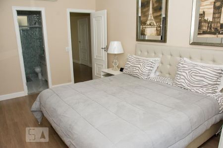 Quarto com suite de casa à venda com 4 quartos, 460m² em Jardim Guanabara, Rio de Janeiro