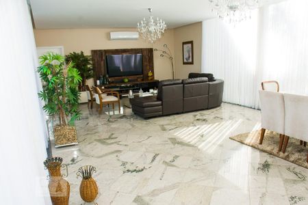 Sala de casa à venda com 4 quartos, 460m² em Jardim Guanabara, Rio de Janeiro