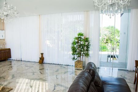 Sala de casa à venda com 4 quartos, 460m² em Jardim Guanabara, Rio de Janeiro