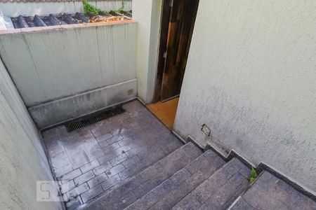 Casa à venda com 170m², 3 quartos e 3 vagasEscada