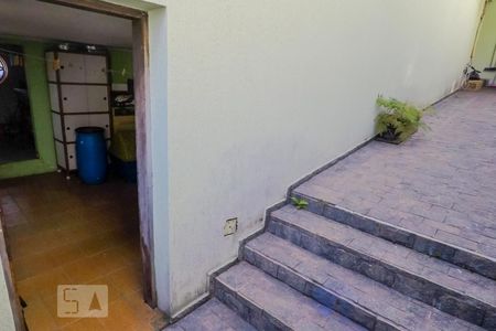 Casa à venda com 170m², 3 quartos e 3 vagasEscada