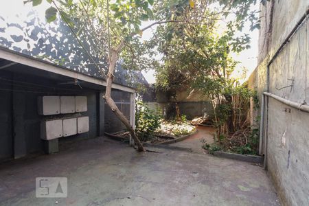 Casa à venda com 60m², 1 quarto e 1 vaga Casa à venda com 60m², 1 quarto e 1 vagaQuintal