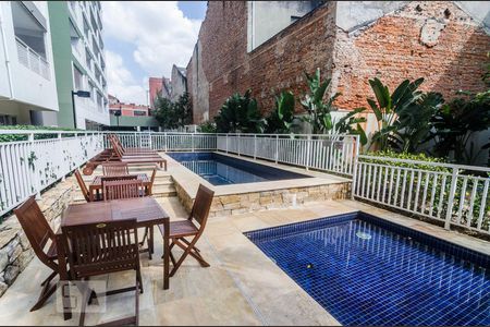 Apartamento à venda com 35m², 1 quarto e sem vaga Apartamento à venda com 35m², 1 quarto e sem vagaÁrea comum - Piscina