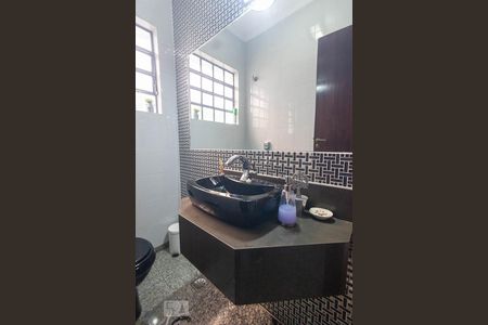 Casa à venda com 298m², 3 quartos e 3 vagasBanheiro
