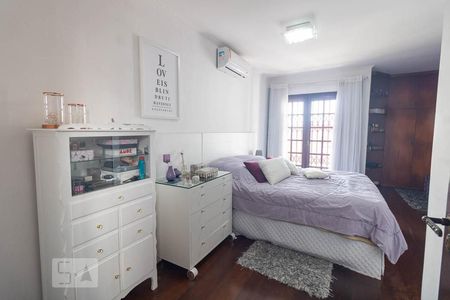 Casa à venda com 298m², 3 quartos e 3 vagasSuíte