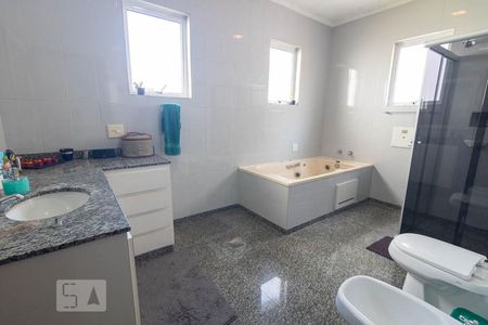 Casa à venda com 298m², 3 quartos e 3 vagasBanheiro