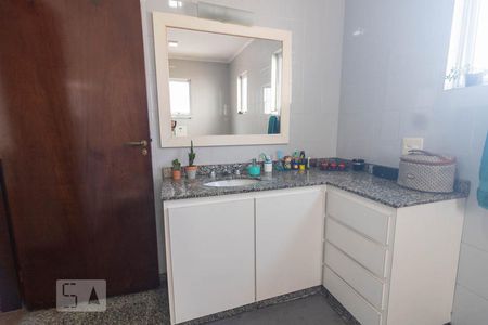 Casa à venda com 298m², 3 quartos e 3 vagasBanheiro