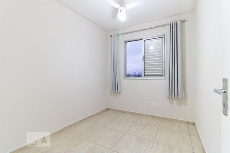 Quarto 1 de apartamento para alugar com 2 quartos, 54m² em Vila Liviero, São Paulo