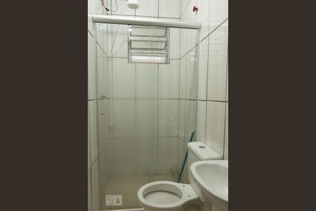 Banheiro de kitnet/studio para alugar com 1 quarto, 70m² em Parque Alexandre, Cotia