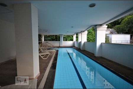 Apartamento à venda com 100m², 1 quarto e 1 vagaÁrea comum - Piscina