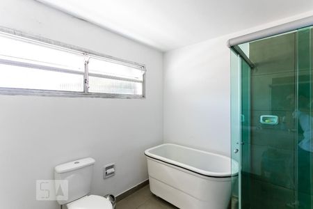 Casa à venda com 390m², 4 quartos e 4 vagasBanheiro do Quarto 3 - Suíte
