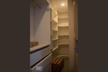 Casa de condomínio à venda com 320m², 6 quartos e 1 vagaCloset 1 da Suite