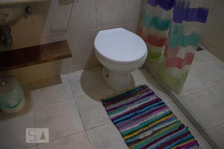 Casa de condomínio à venda com 320m², 6 quartos e 1 vagaBanheiro da Dependencia